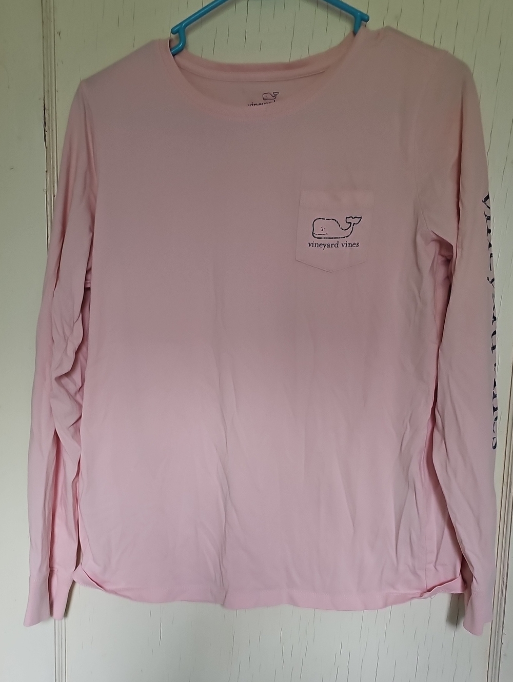 Vineyard Vines Womens Long-Sleeve Pocket Tee in Light Pink
